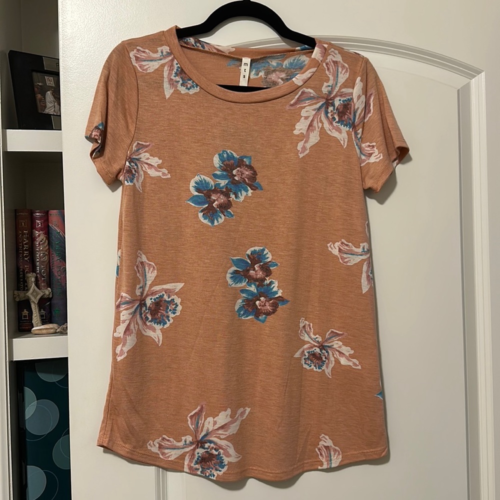 mts Floral top, peach, size S